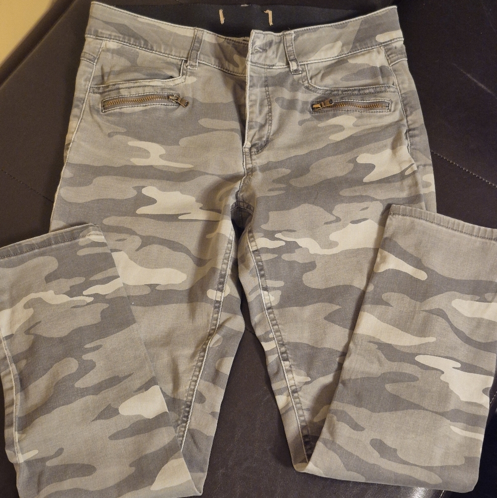 Democracy Women's Gray/Green Camo Skinny Jeans